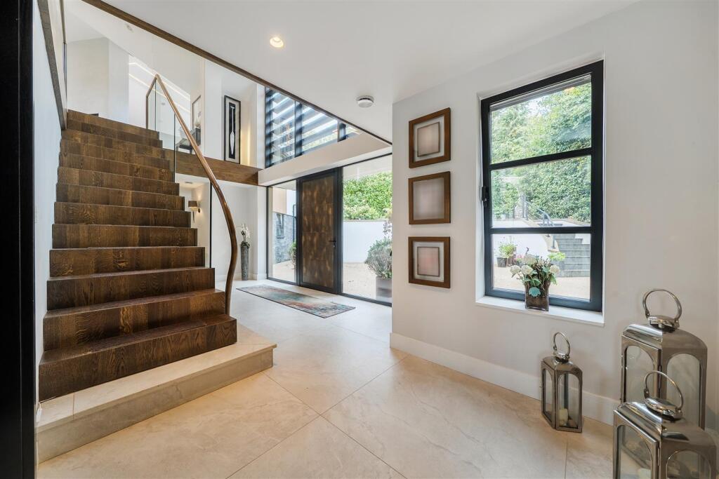 House in Sutton - More