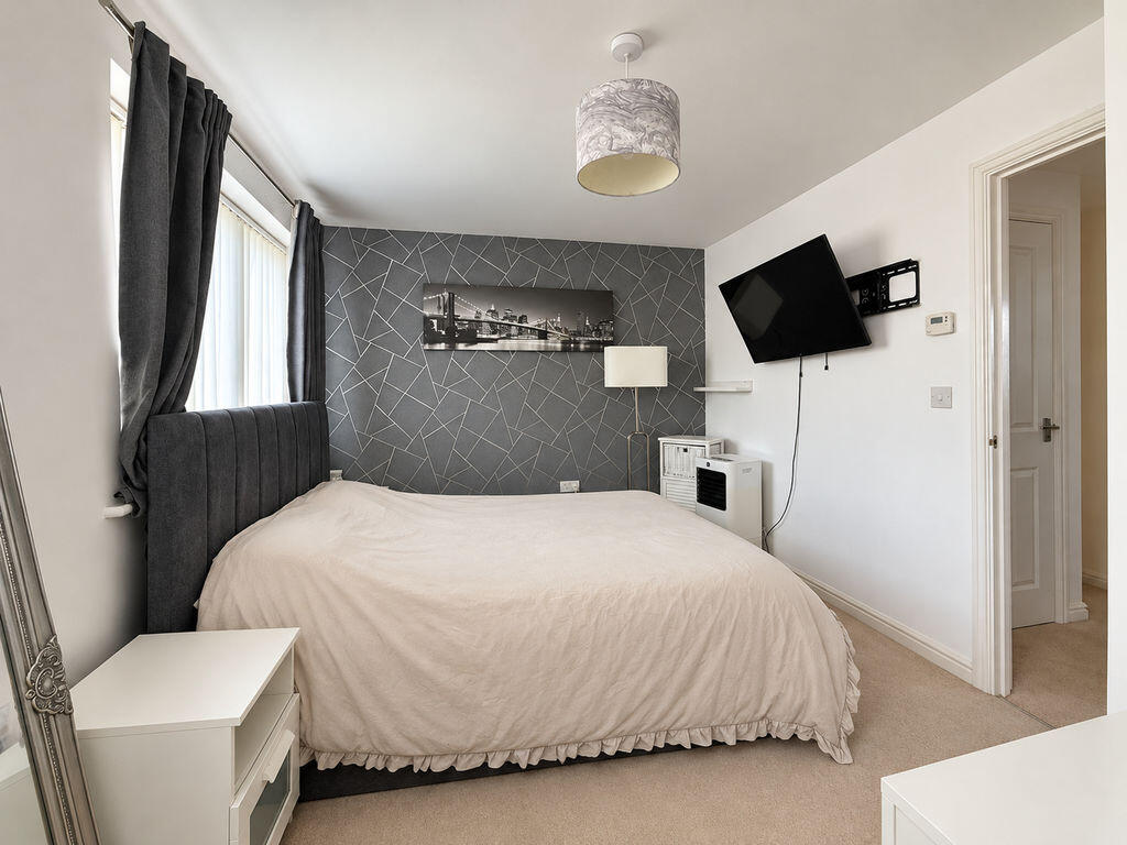 House in Wolverhampton, Low Hill - More