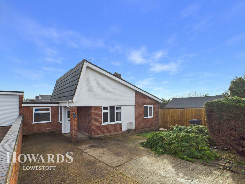 Pound Farm Drive, Lowestoft photo 2
