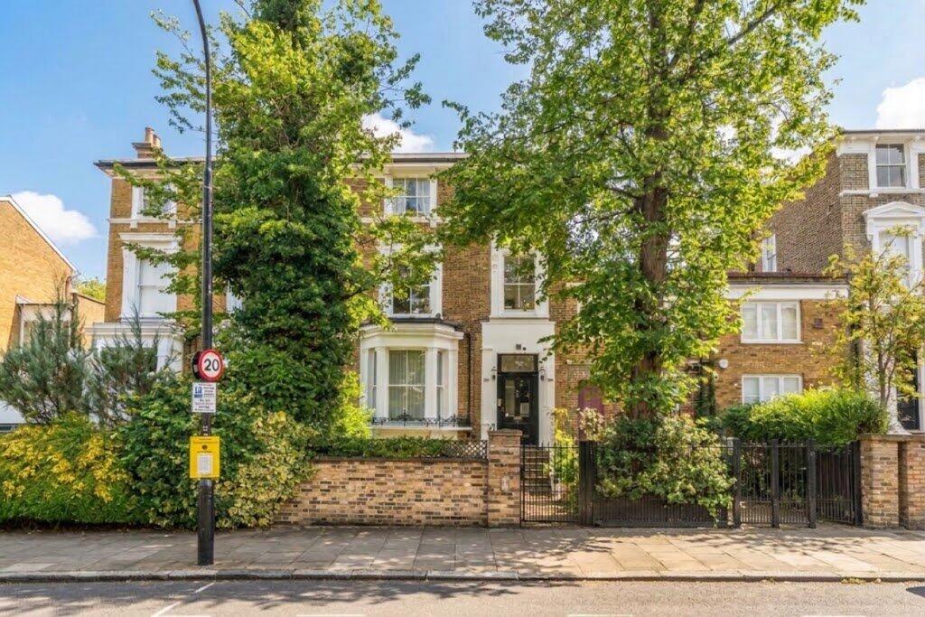 2-bed flat on Parkhill Road, Belsize Park, London, NW3, £750,000