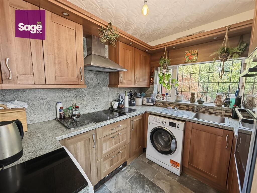 House in Newport - View 4