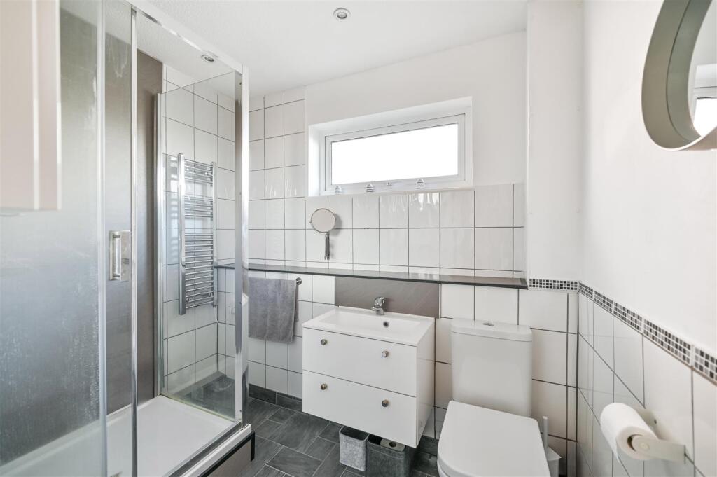 Apartment in Reading - View 5