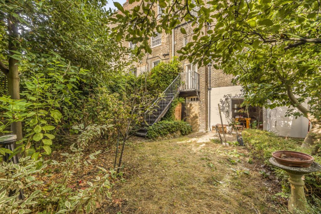 House in London - View 5
