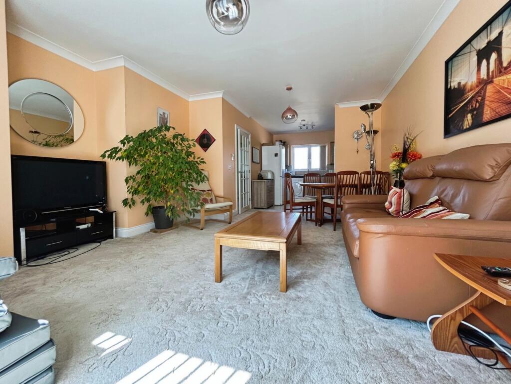 House in Dartford, Longfield and New Barn - More