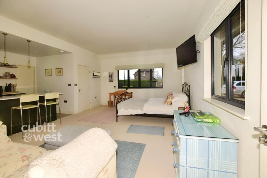 Apartment in Redhill - View 2