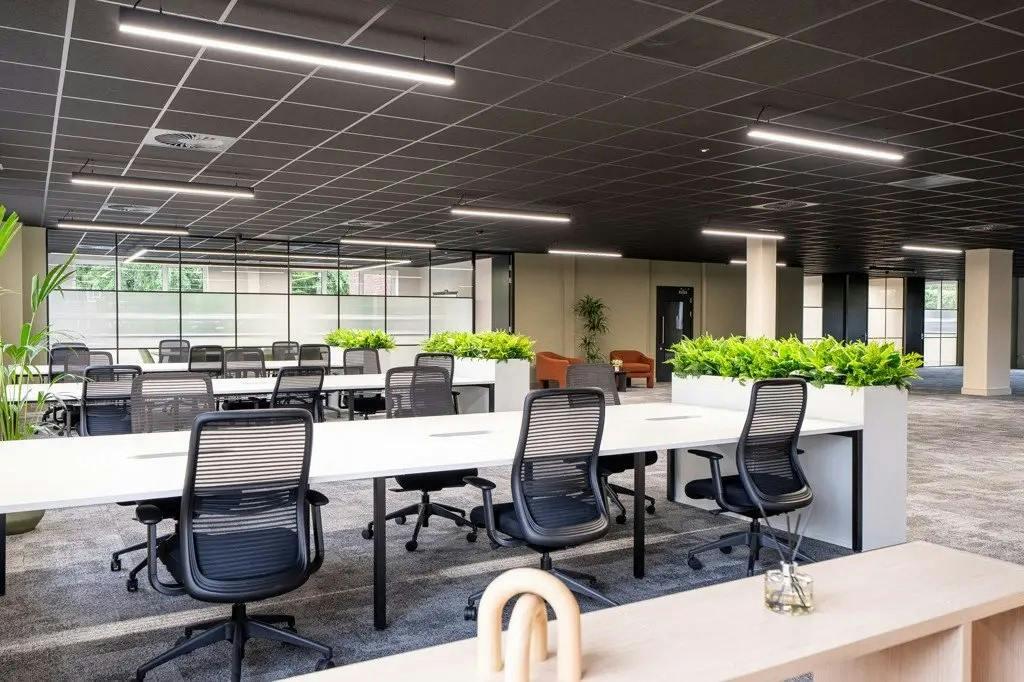 springwood-court-desking-life-science-macclesfield.jpg