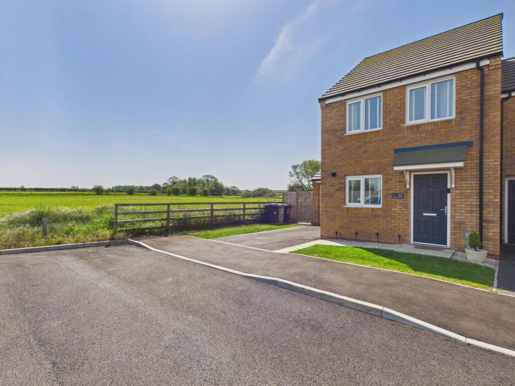 3-bed semi-detached on 63 Winceby Gardens, Horncastle, £200,000