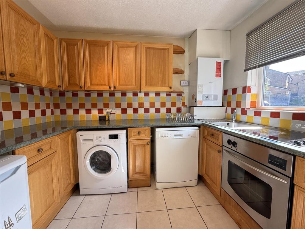 89, Mayster Grove, Brighouse, HD6 3NU photo 2