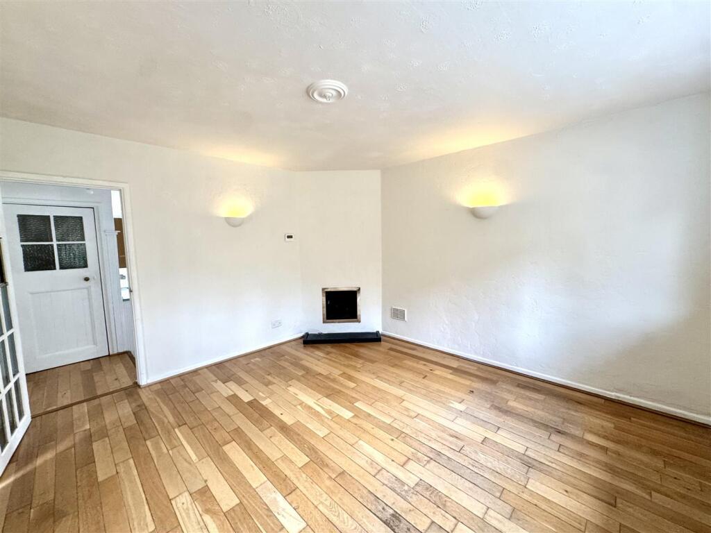 House in Newport - View 4