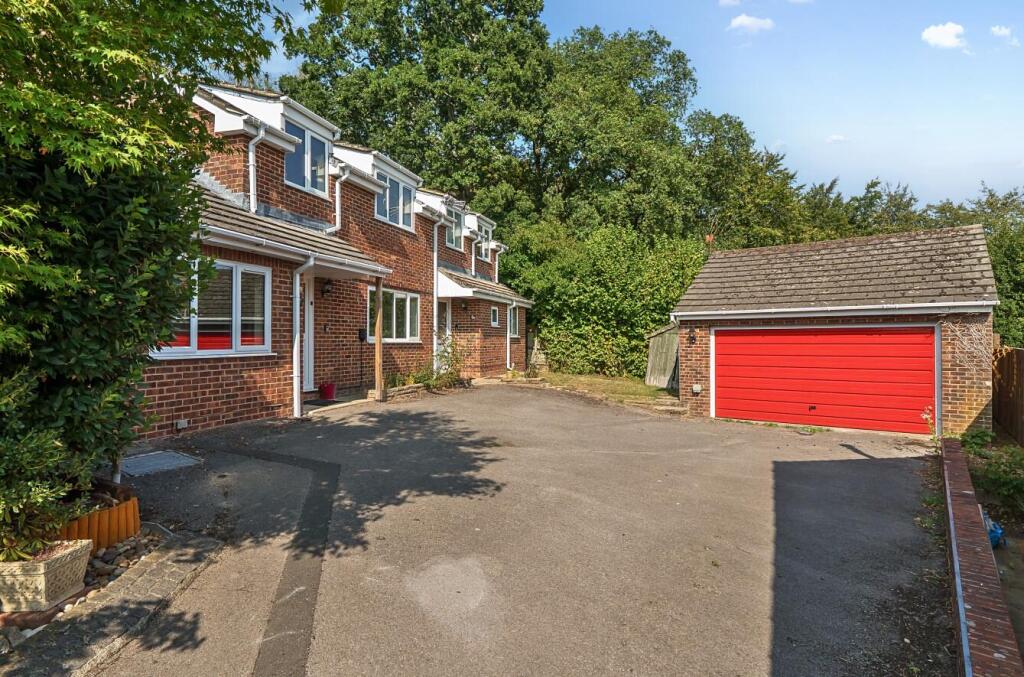 5-bed detached on Highcliffe Drive, Eastleigh, £595,000