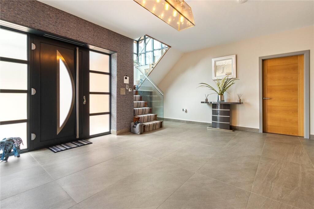 House in Grimsby, Humberston - More