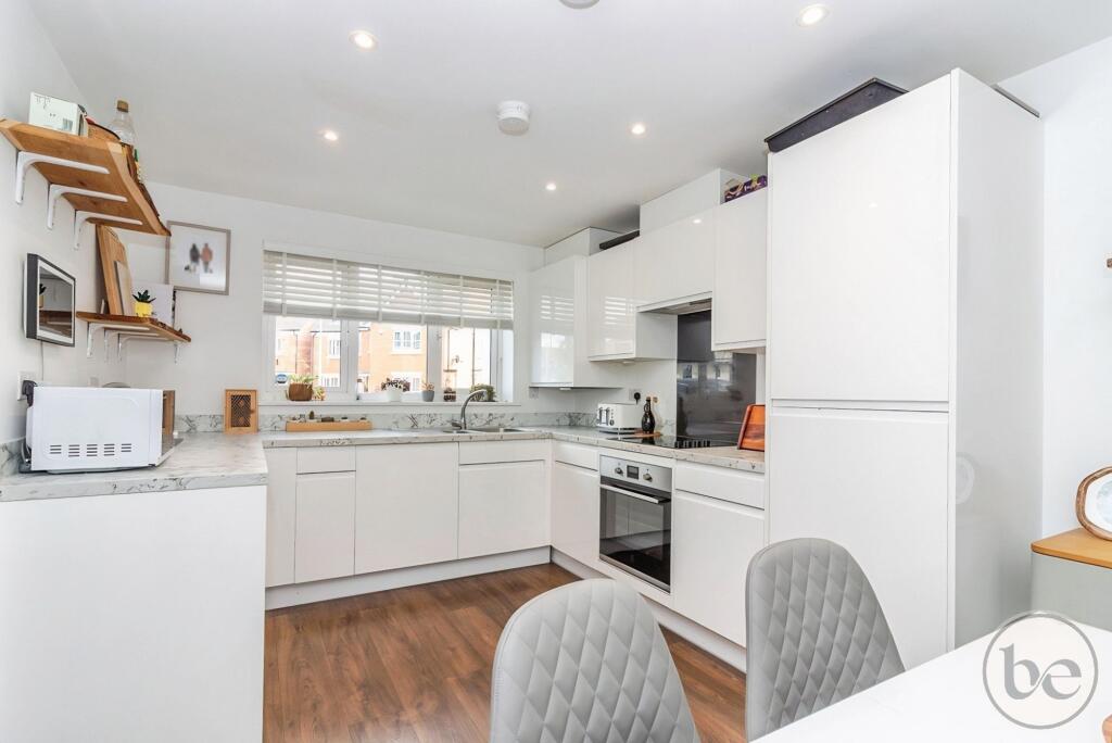 House in Three Mile Cross, Shinfield - View 4