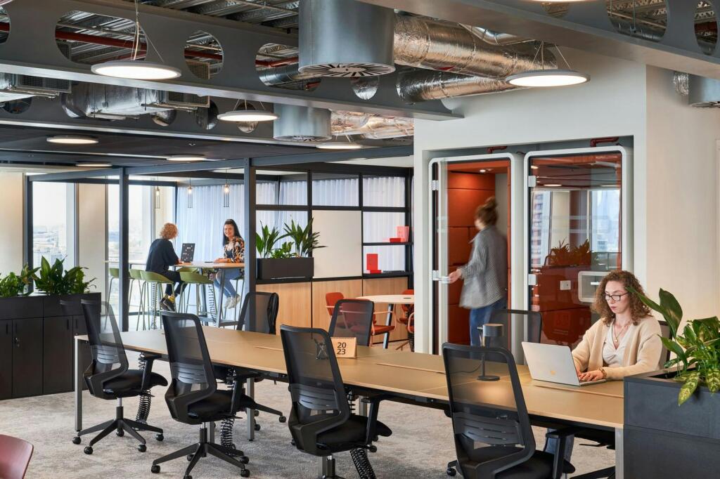 Level 18 - Desks & Phone Booths