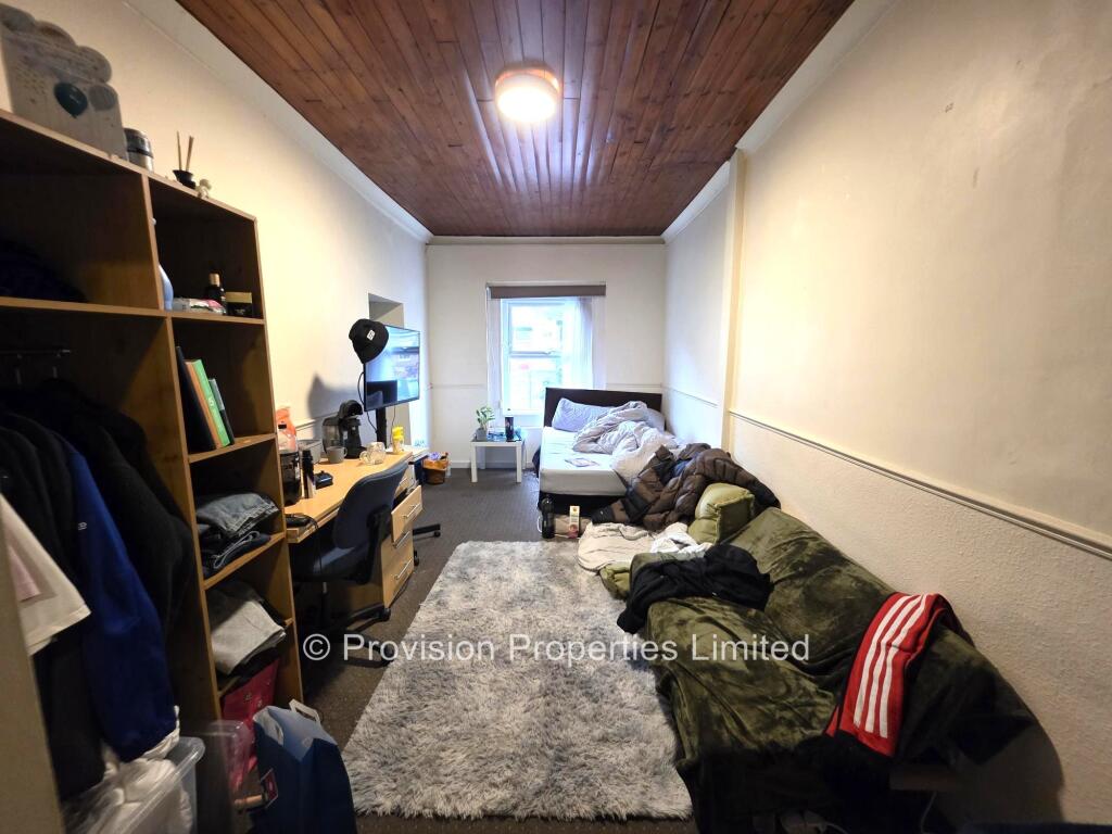 8 bedroom terraced house for rent