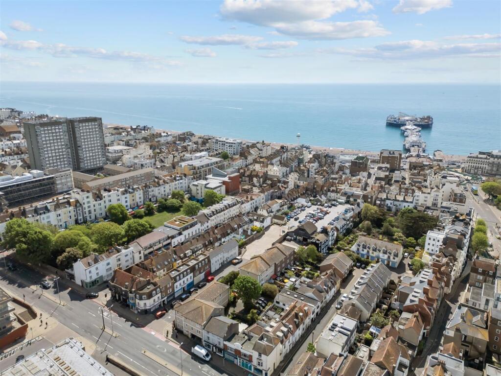 2-bed flat on Dorset Street, Brighton, £230,000