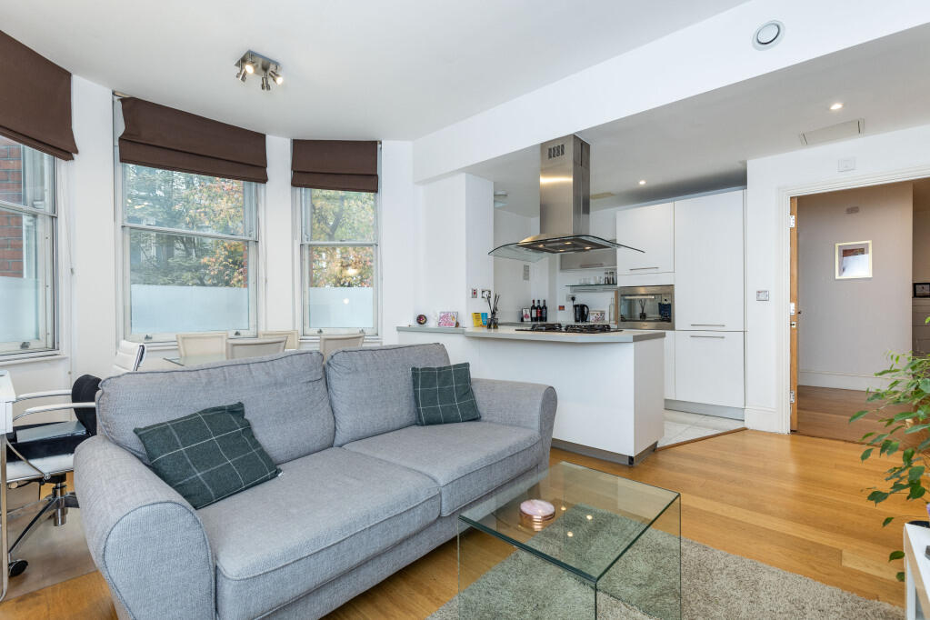 1-bed flat on Nevern Mansions, Nevern Square, London, SW5, £500,000