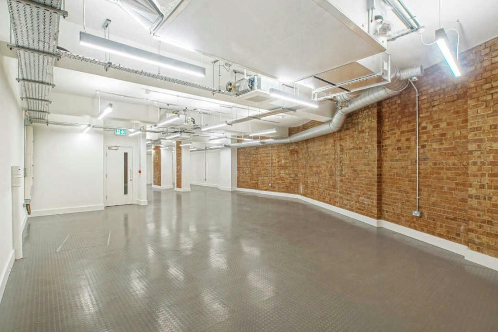 5 Interior LG.jpg