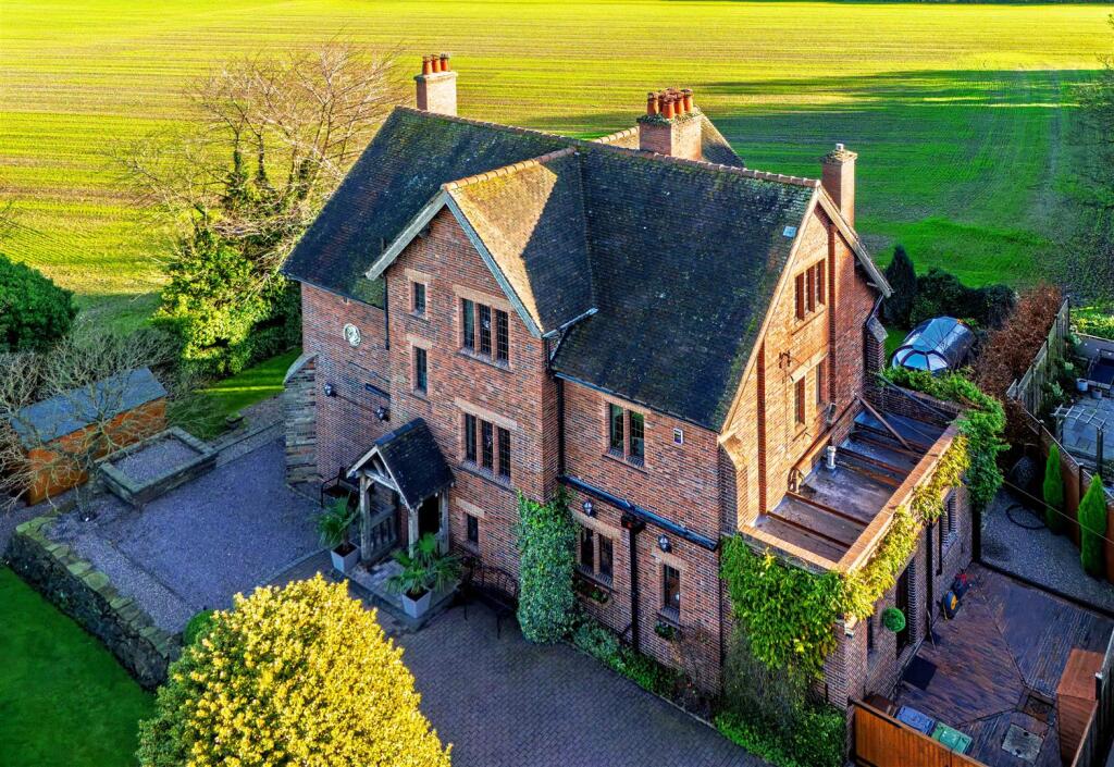 Main image of property: Stonnall Road, Aldridge