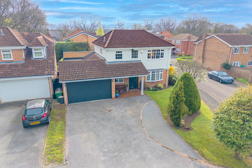 Main image of property: Welham Croft, Shirley, Solihull, B90 4UU