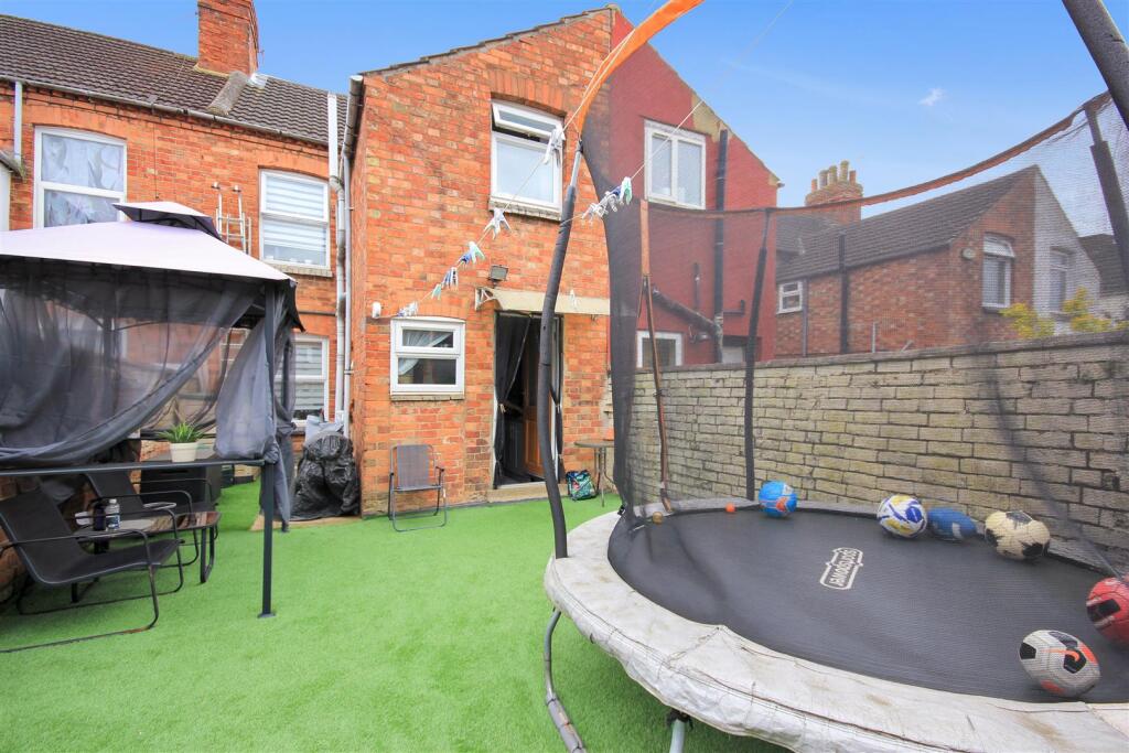 House in Wellingborough, Burrow's Bush - View 5