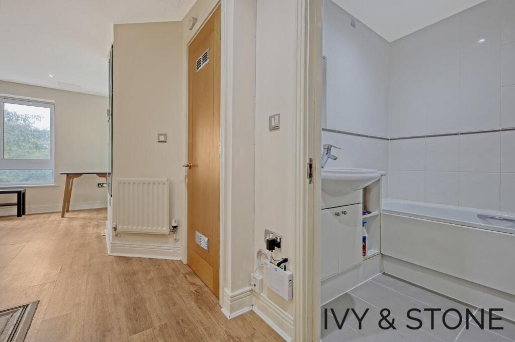 117 Wards Wharf Approach photo 4