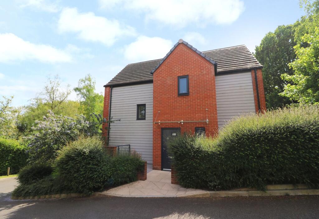Main image of property: Sundays Hill Close, Hedge End, SO30