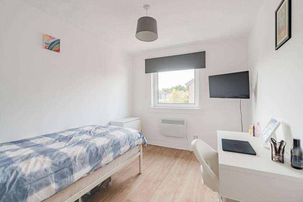 13 Craigievar Square, Edinburgh, EH12 8YP - View 5