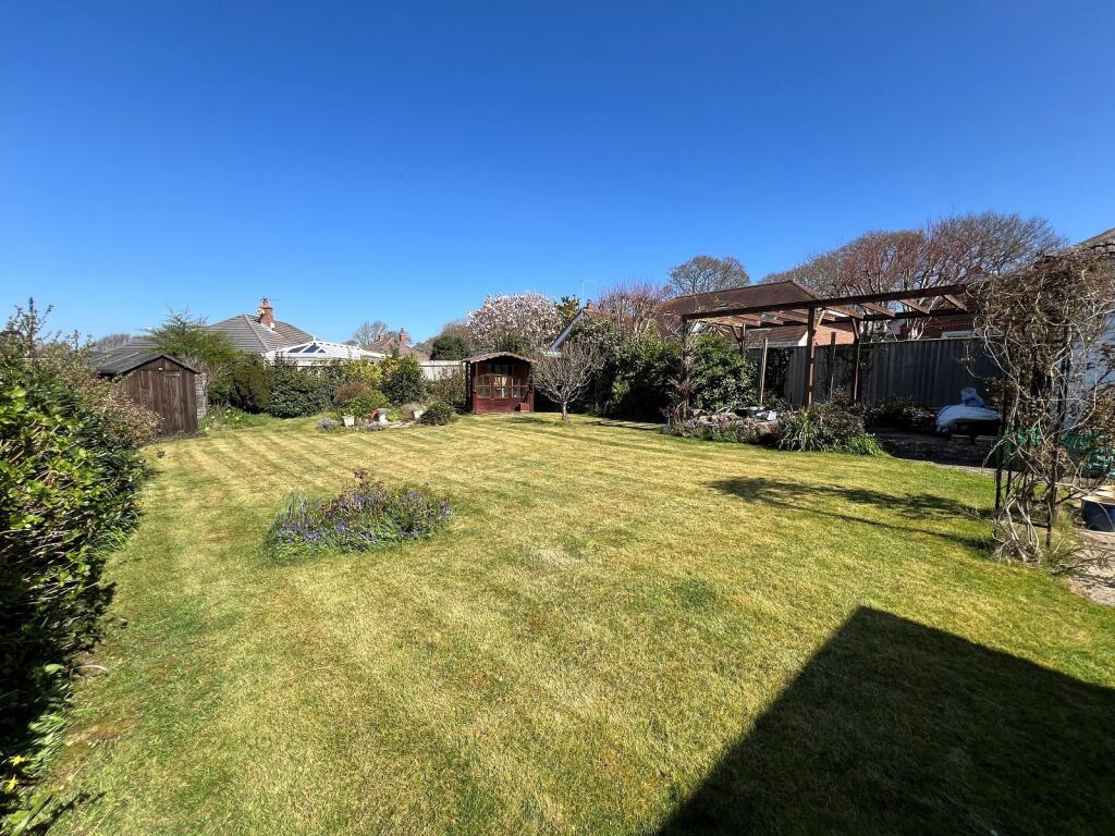 Green Lane, Barton On Sea, New Milton, Hampshire. BH25 7AU photo 2