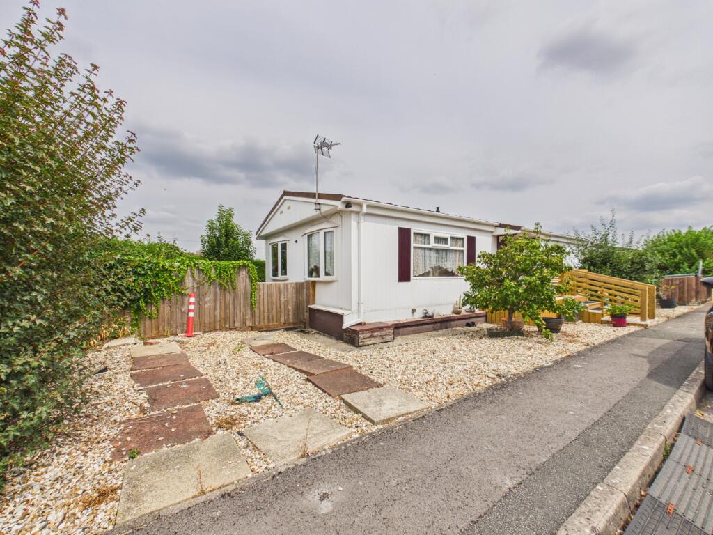 Laburnum Rise, Crookham Common, RG19
