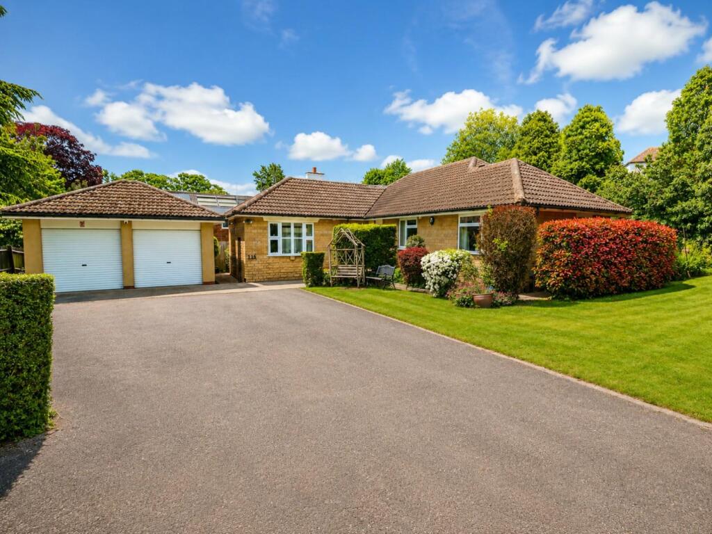 Main image of property: Irchester Road, Rushden, NN10 9XQ