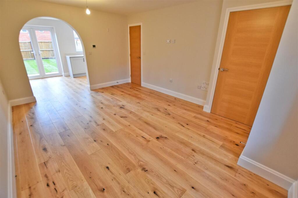 57, Randall Crescent, Cromer, NR27 photo 2