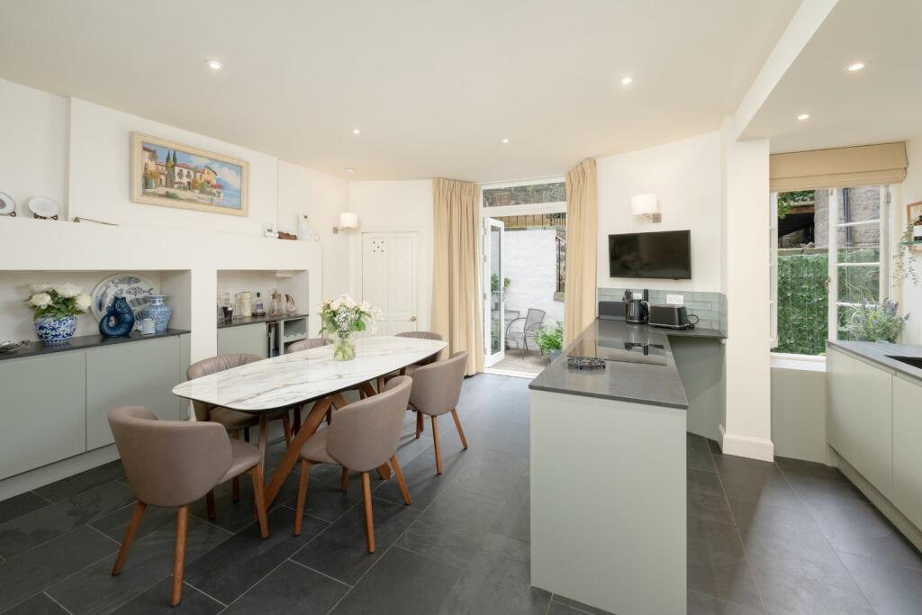 Apartment in Edinburgh, Silvermills, Stockbridge - View 2