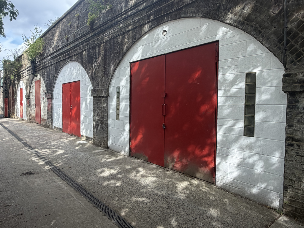 An empty arch with white lining