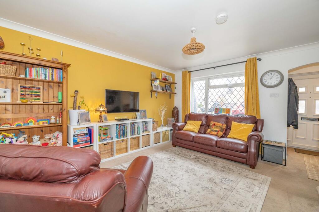 House in Canterbury, Sturry - More