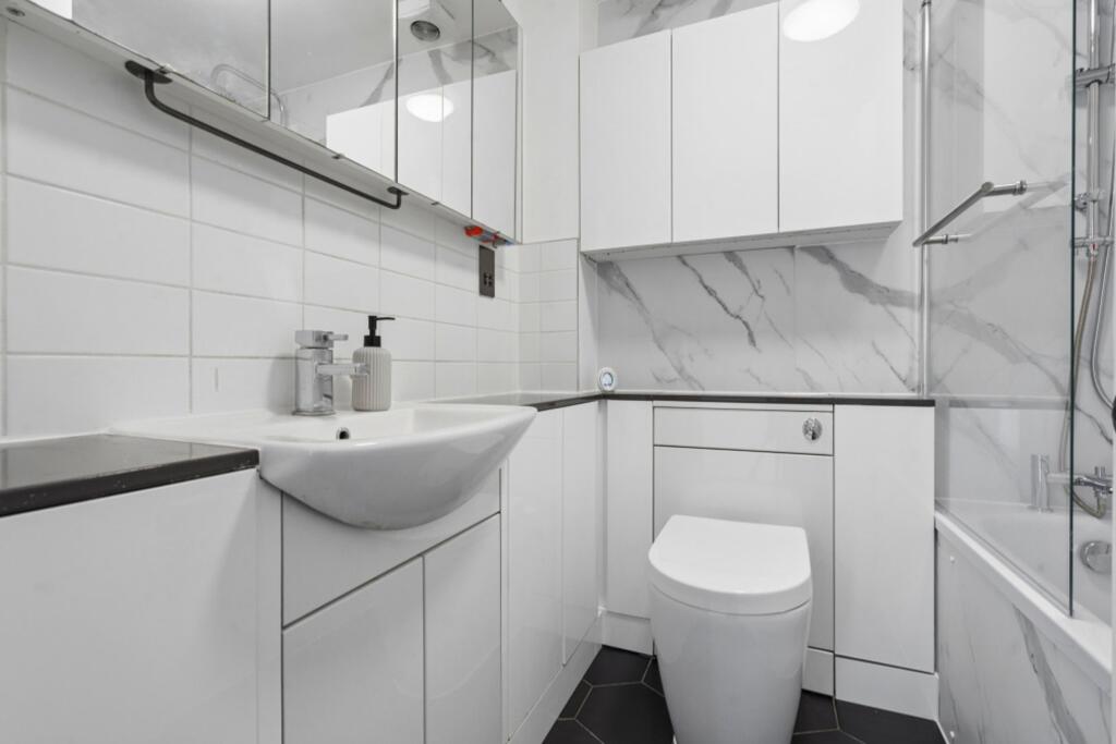 Apartment in Watford - View 4