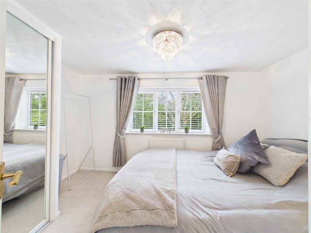 House in Worcester, Lyppard Grange, Warndon - More