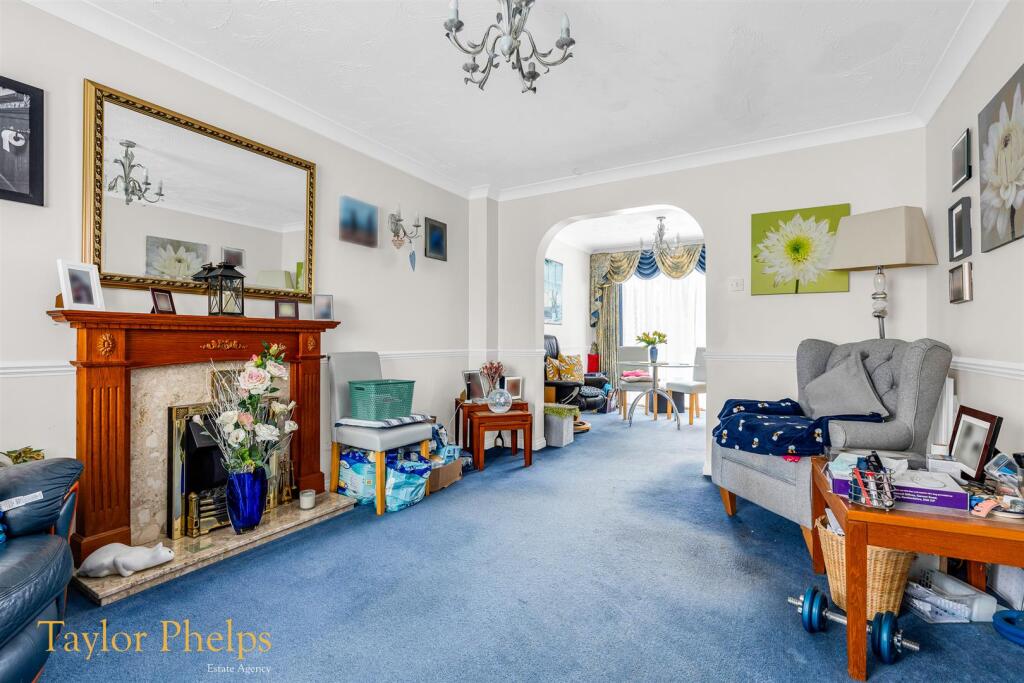 Dahlia Close, West Cheshunt photo 4