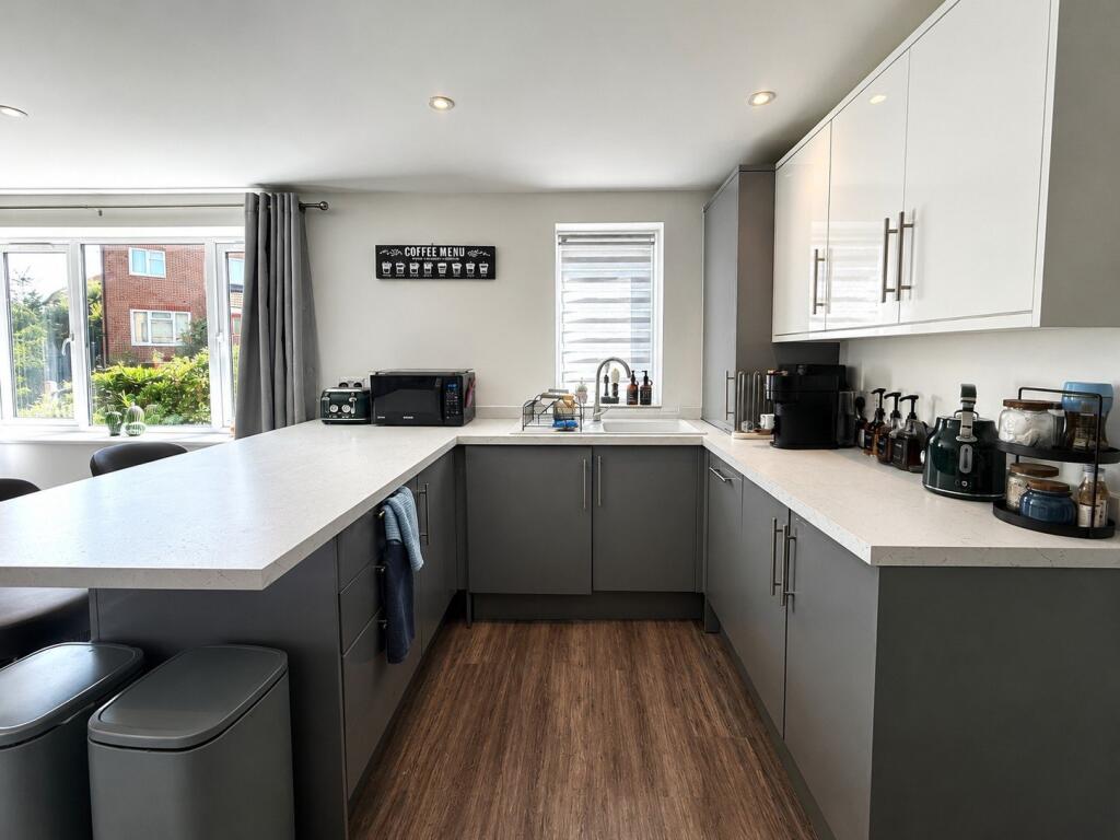 Meadow Way, Liphook, Hampshire photo 4