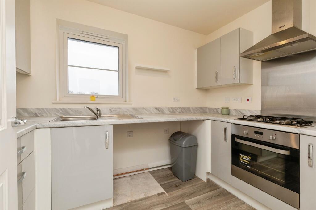 Clark Drive, Yate, Bristol photo 4