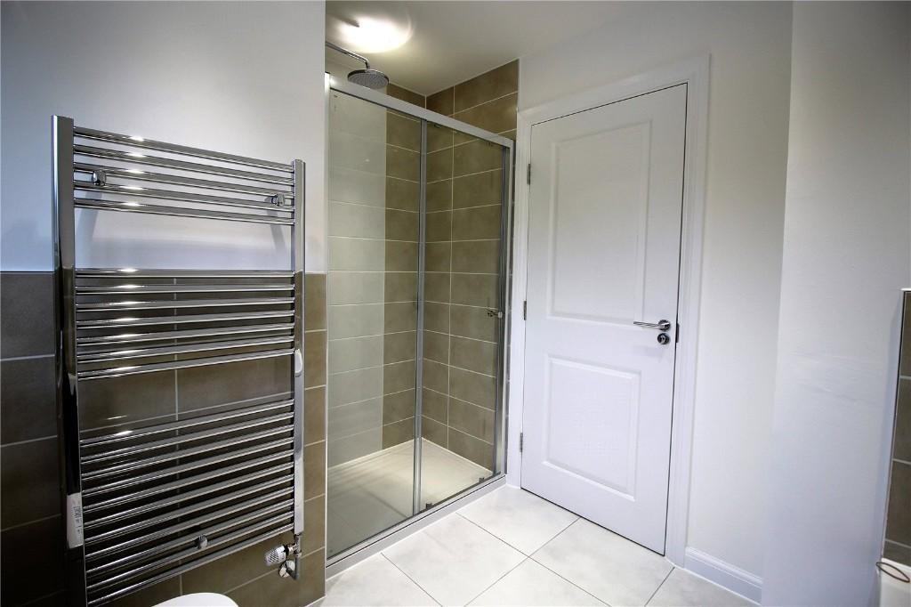 6 bedroom town house for rent