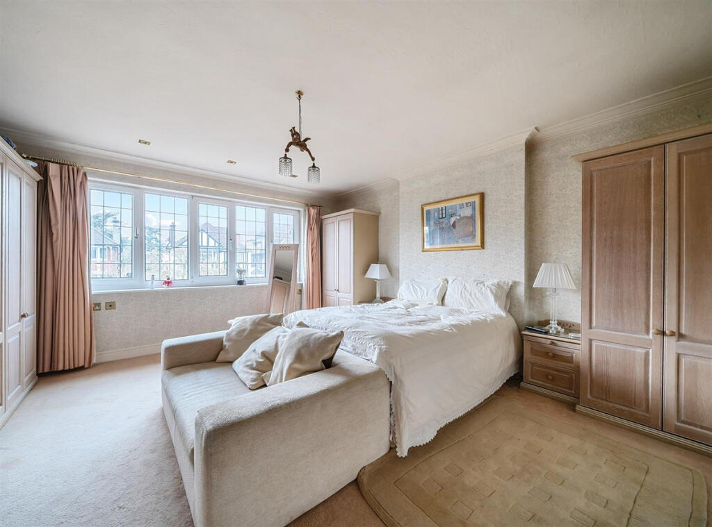 House in London, Brondesbury Park, Mapesbury - More
