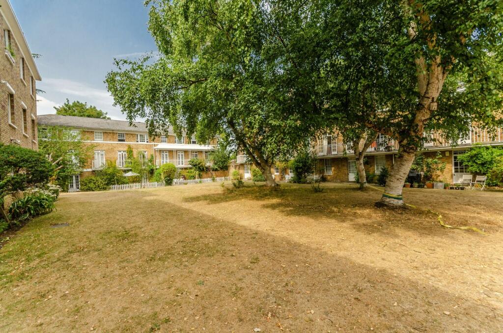 Apartment in London - View 3