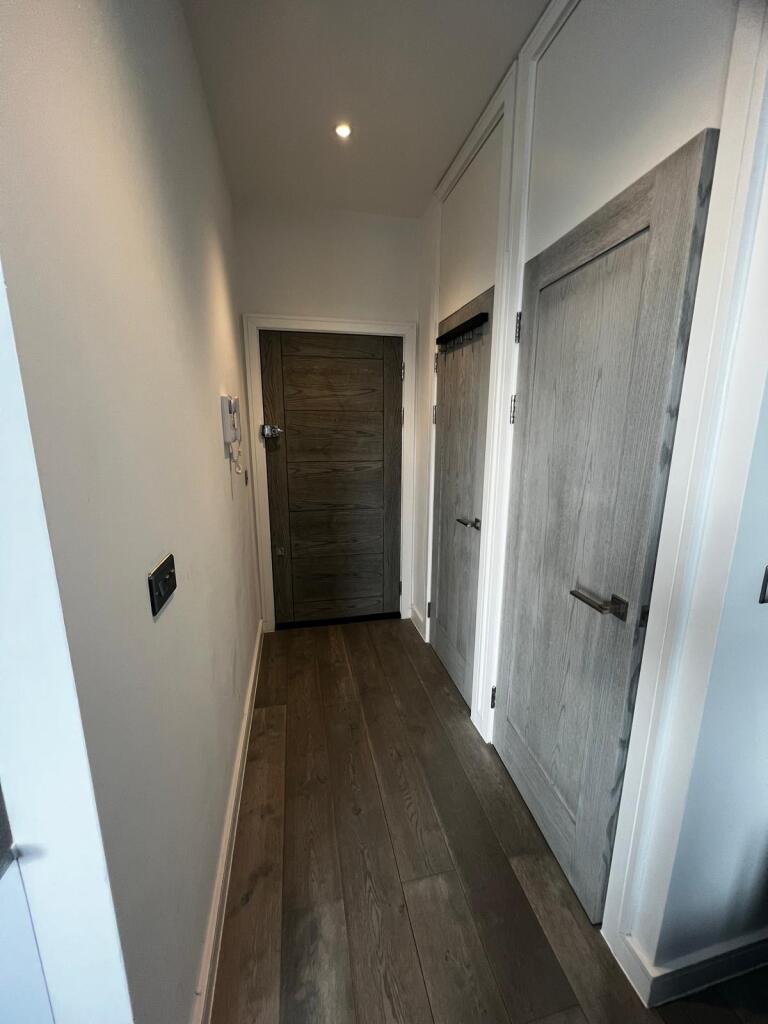 Apartment in Slough - View 4