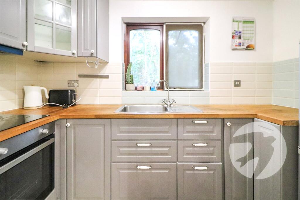 Sandcliff Road, Erith, DA8 photo 4