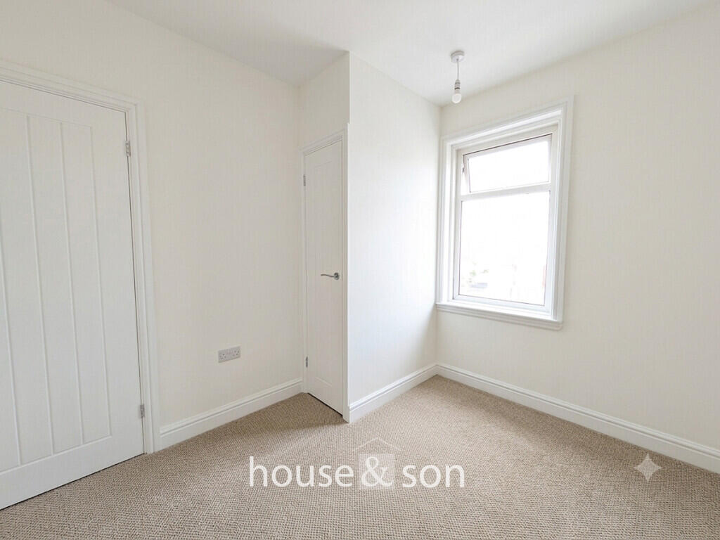 Apartment in Bournemouth, Moordown - More