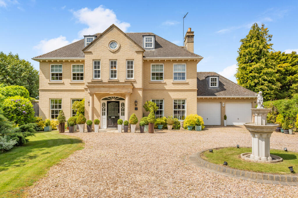 Main image of property: The Promenade, Wellingborough, NN8 5AL