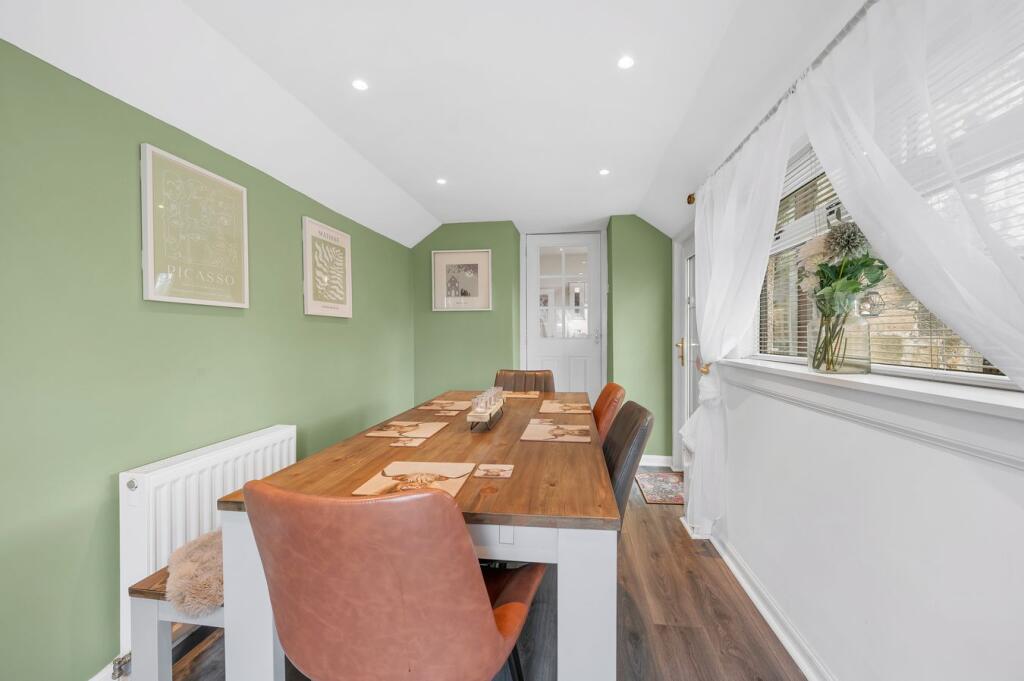 House in Kirkcaldy, Gallatown - More