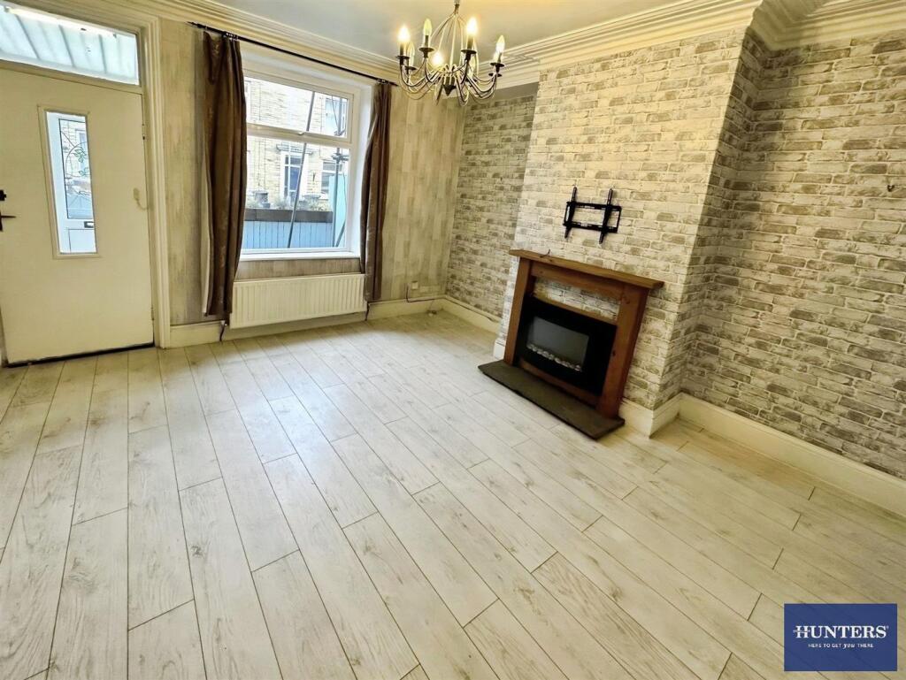 House in Halifax - View 4