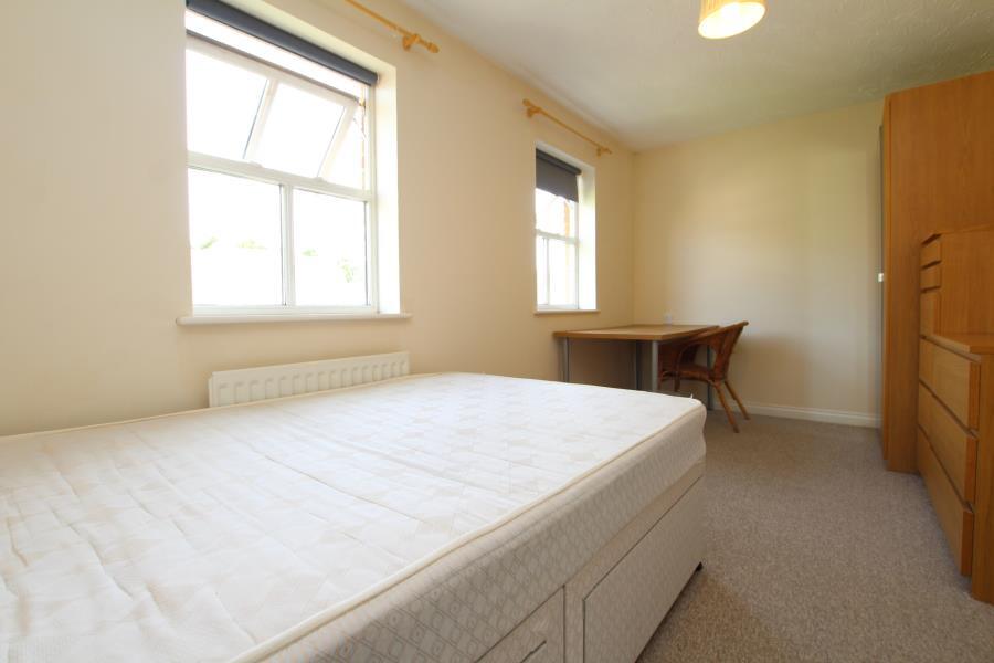 6 bedroom town house for rent