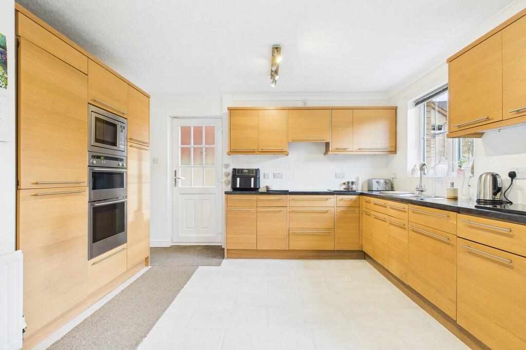 18 Parklands Way, Penrith photo 2